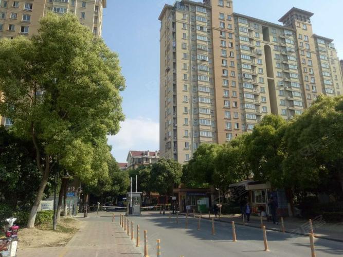虹梅新苑商务楼